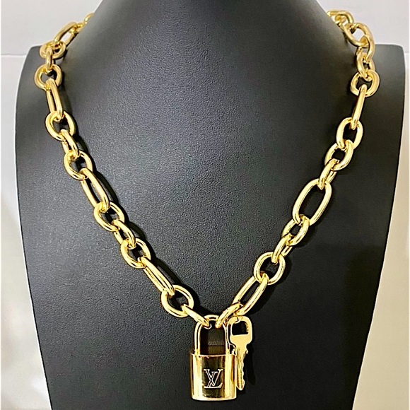Gold Louis Vuitton Lock Key Necklace, Authentic, Chain Link, Number 315 - Picture 3 of 3